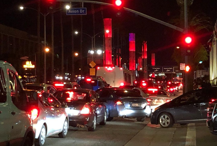 LA free parking near airport arrivals.